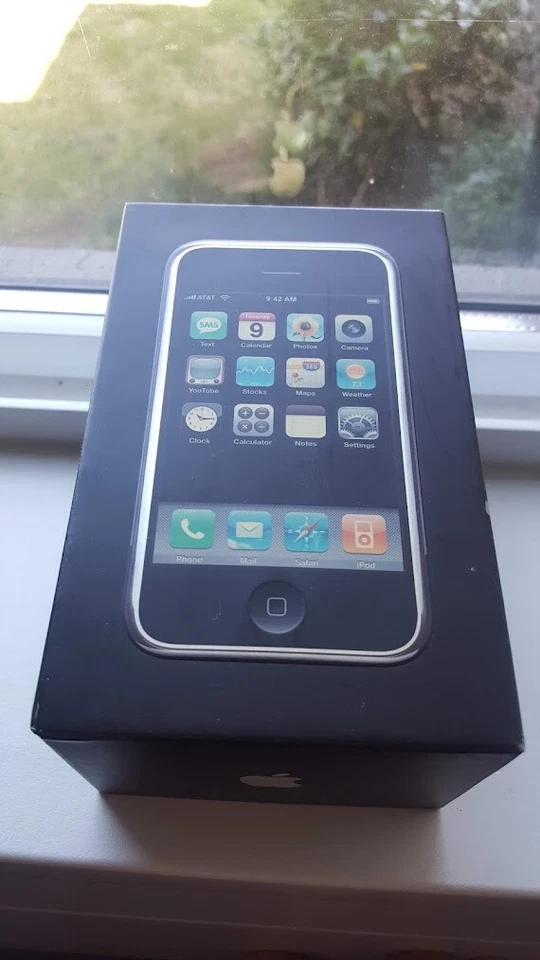 Apple iPhone 2G 1st Generation - 8GB - With Box, works - Image 2 of 4