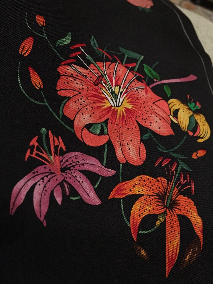 Pure Silk Panel Remnant Flora Floral 100% Silk Fabric Quilt 17”x5” Stunning!! - Image 2 of 4