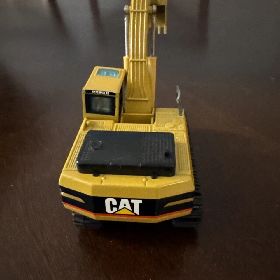 Excavadora Caterpillar Cat 325 L - NZG escala 1:50 modelo fundido a presión #367 Foto 2 de 4