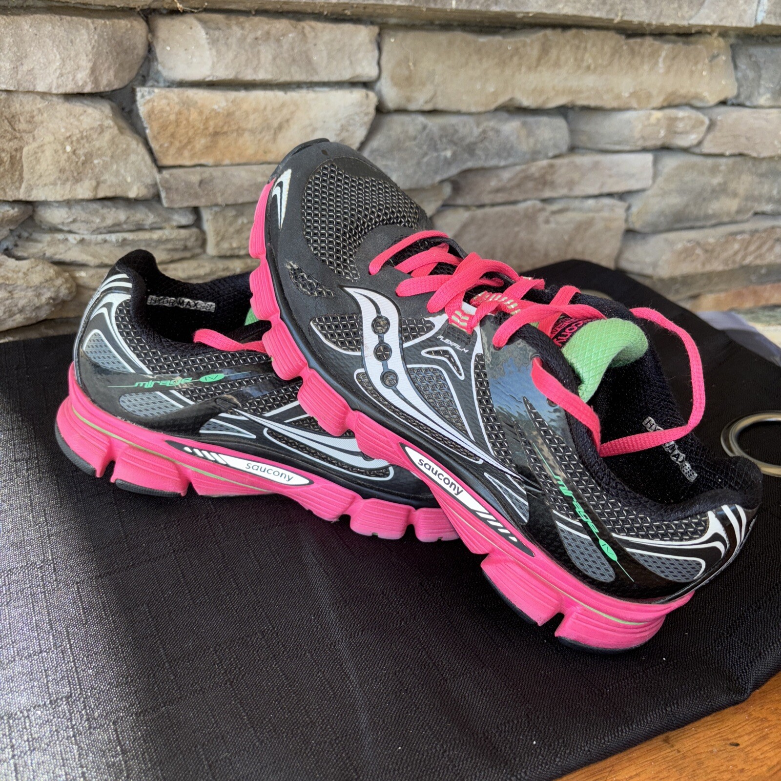 Saucony Mirage 4 Women's Size 6.5 Black  Pink & White Running Sneakers thumbnail 13