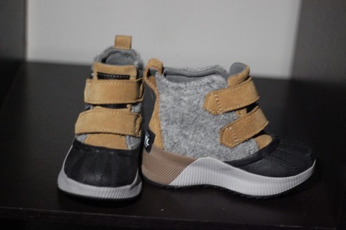 toddler boys size 8 boots Sorel handcrafted natural rubber waterproof black/grey