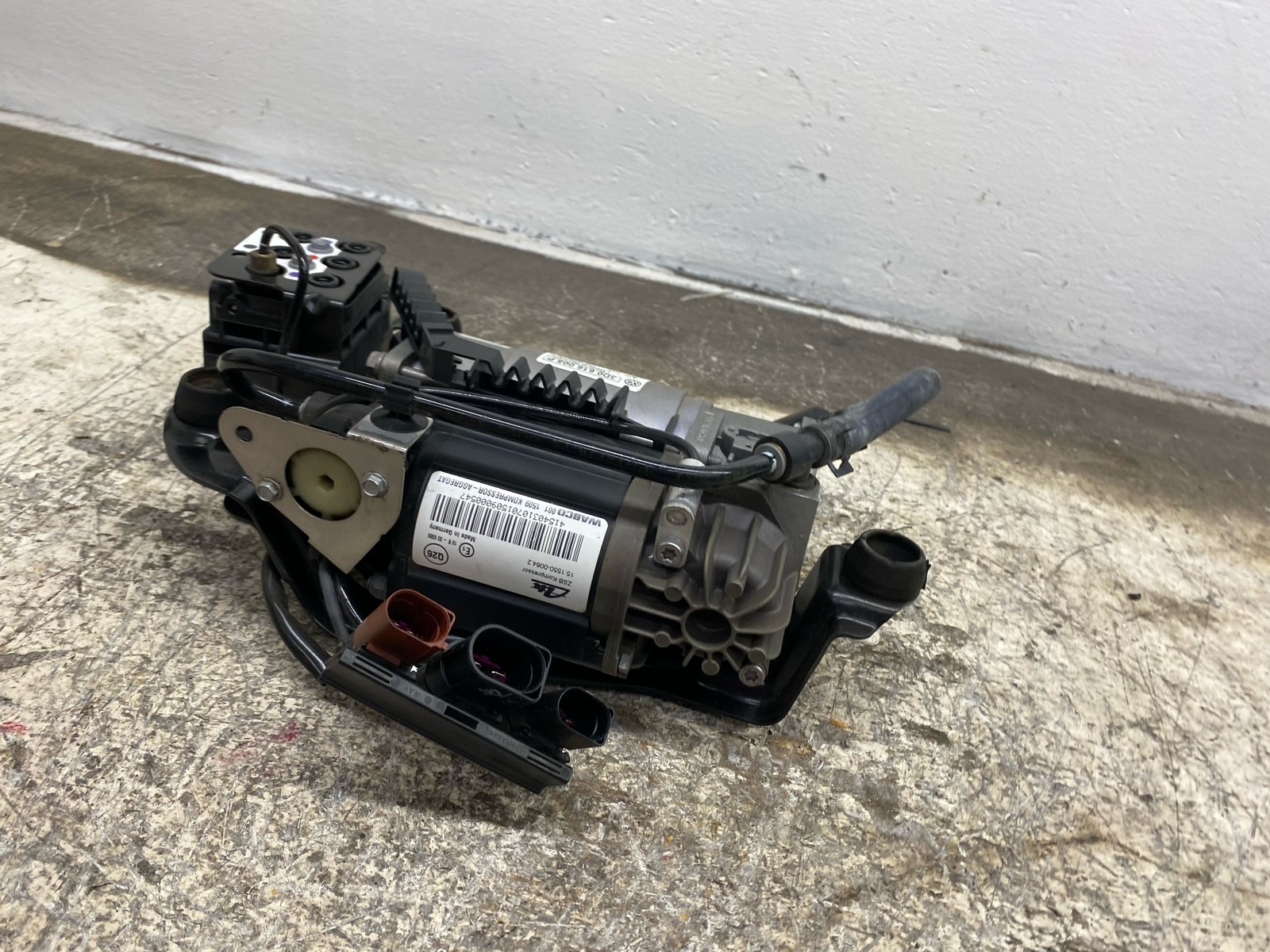 Bentley Flying Spur 2003-2018 Air suspension compressor