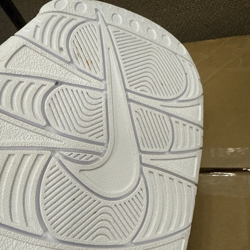Nike Air More Uptempo Herren Sportschuhe Größe 9 dreifach weiß FD9884-101 - Bild 10 von 14