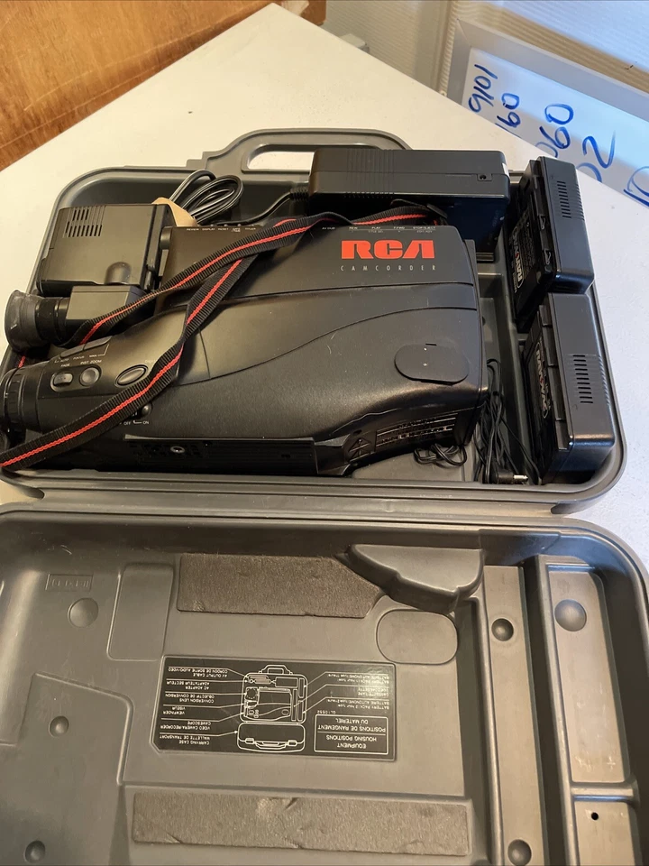 Filmadora RCA VHS CC850 com estojo e muito mais - Imagem 2 de 2