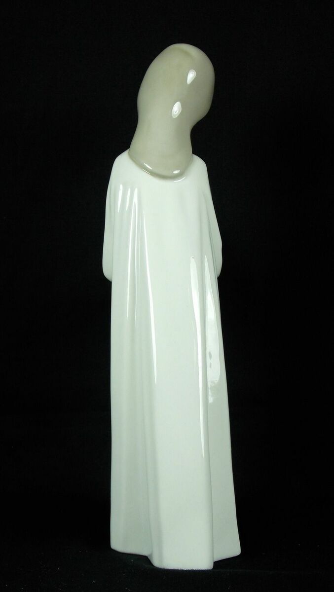 Lladro Girl With Candle Figurine No Box Excellent 8.25 Lladro Girl With Candle Figurine No Box Excellent 8.25