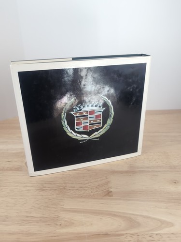 Cadillac, Standard of the World : The Complete History by Maurice D. Hendry... - Picture 10 of 10
