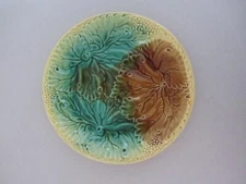 VINTAGE~MAJOLICA OVERLAPPING COLORFUL AUTUMN LEAVES~DESERT PLATE/BOWL~7.25"~VG