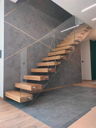 Escalier suspendu à monter