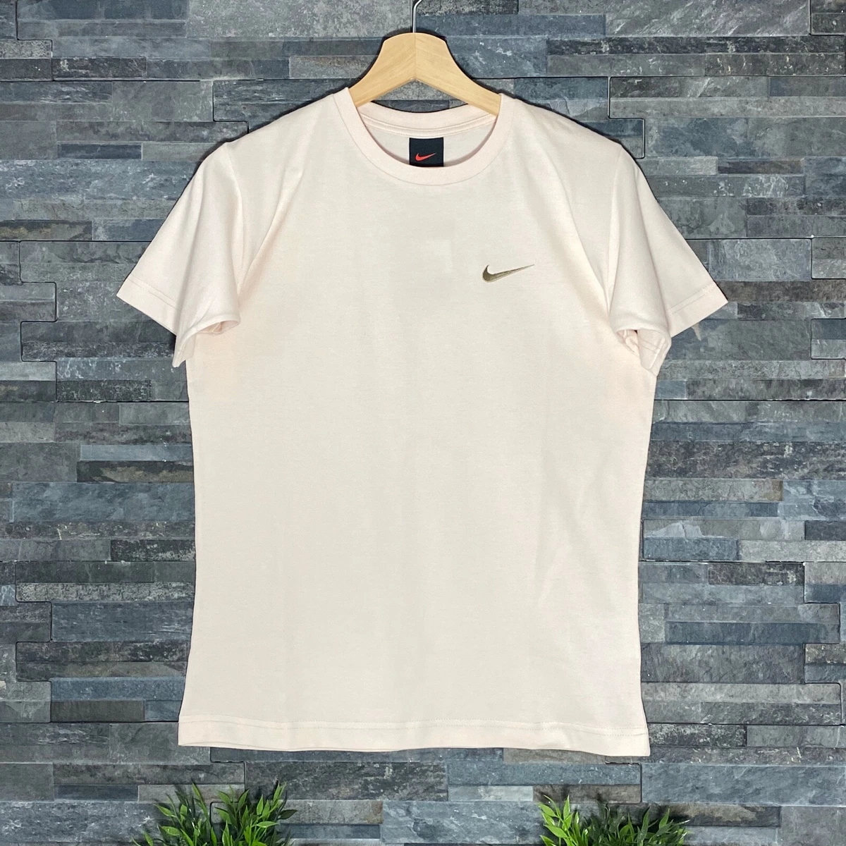 Beige nike shirt deals