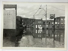 1977 Pikeville, Kentucky Flood 5x7 Original Photo Standard Oil Chevron Station