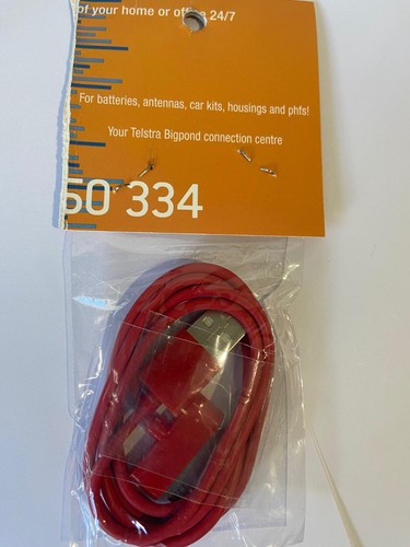 30 Pin Male Connector to USB Data Cable in Red for iPad 2/3 & iPhone 4,4S,3,3GS. - Picture 2 of 2