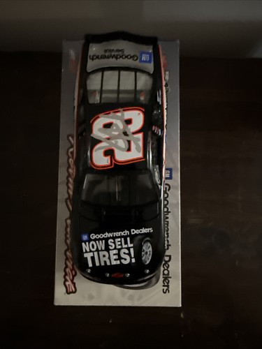 Signed Kevin Harvick GM Goodwrench/On A Roll 2002 Monte Carlo - Picture 5 of 6