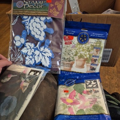 NOS Plaid Stencil Decor Grape Ivy Vine Stamp And Paint Kit