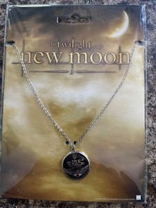 Twilight New Moon NEW Cullen Crest Reversible Necklace NEW IN PACKAGE Neca