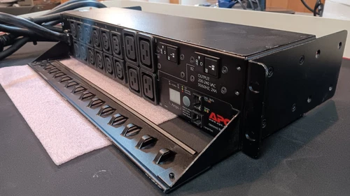 APC AP7811 208V 30A 16-Plug Metered Rack Mounted PDU Power Distribution Unit