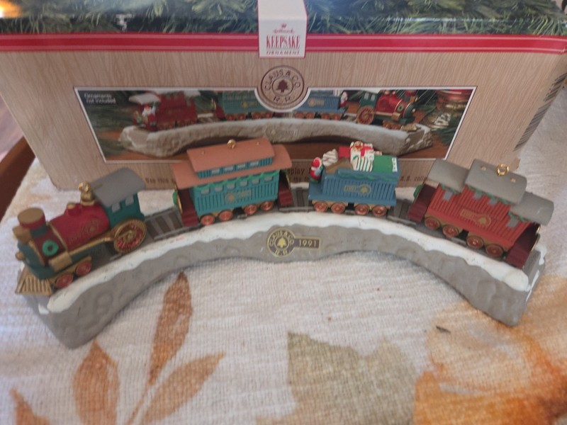 Hallmark Claus & Co Railroad 5pc Christmas Decoration Train Car Set 1991 0454