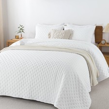White Queen Size Quilt Bedding Set 90x96 Inch , 3 Pieces Soft Lightweight Be...