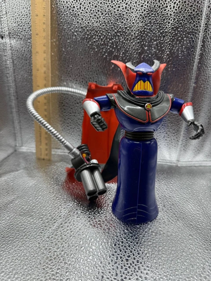 Figura de acción exclusiva de Toy Story Talking Evil Emperor Zurg de Disney Store Foto 2 de 4