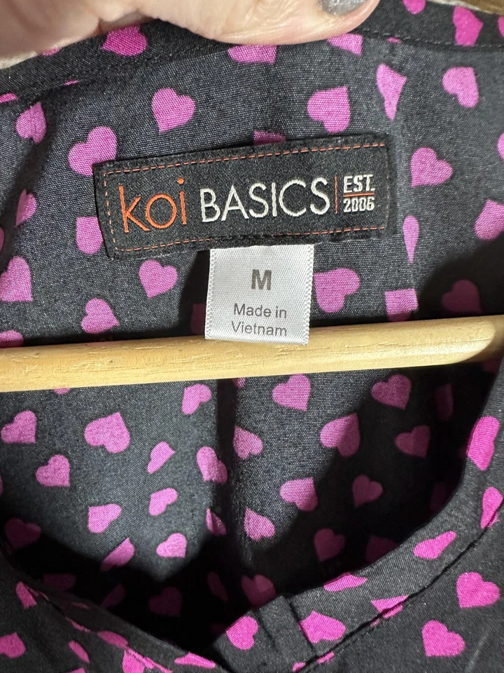 Koi Basics Scrub Top Womens Medium Black Pink Heart Print V Neck Pockets - Image 4 of 4