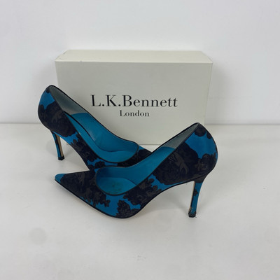 LK Bennett Sheila hochhackige Schuhe Pfau blau schwarz Blumenmuster Satin Größe 40/7 UK