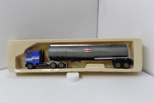 Tractor modelo Power 7751-4 escala HO y remolque cisterna Texaco vehículo nuevo en stock 1/87 | Zustand: New
