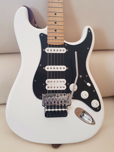 Chitarra elettrica Fender Stratocaster Polar white Floyd Rose usata pochissimo - Foto 2 di 7