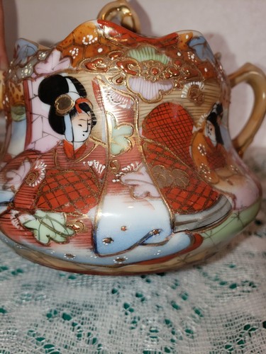 Antique Japanese Satsuma Hand painted Moriage Sugar & Creamer Set - Picture 4 of 7