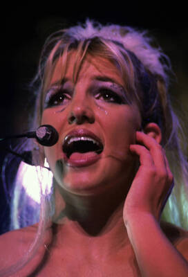 Britney Spears performs at Hammerstein Ballroom New York July 7 1999 Old Photo 3