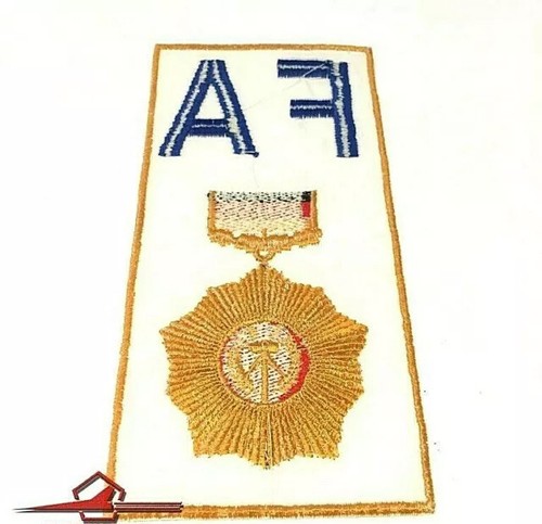 DDR PATCH "VVO IN GOLD" (VATERLÄNDISCHER VERDIENSTORDEN) (PATRIOTIC ORDER MERIT) - Picture 2 of 3