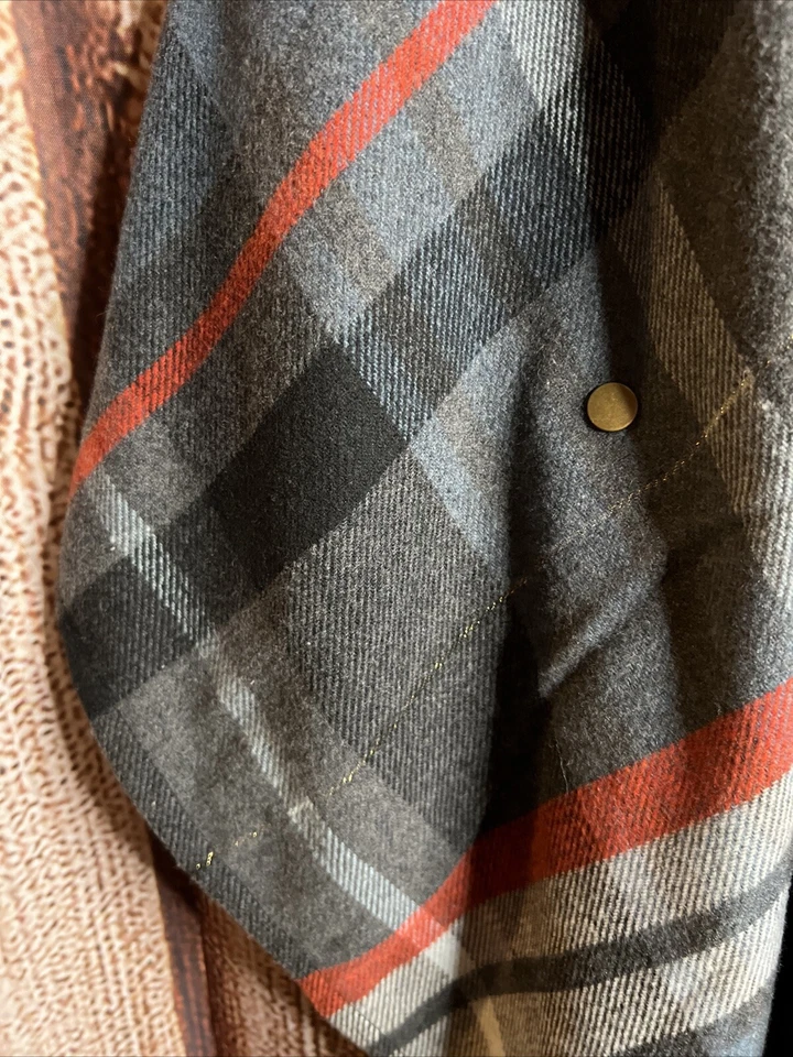 Suéter Merona Tejido de Piel Sintética Mantón Envolvente S/M Tejido Poncho Gris Usado en Excelente Condición Foto 3 de 4