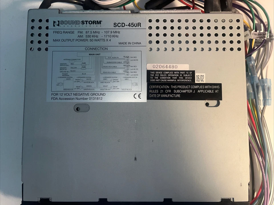 Radio AM/FM y reproductor de CD Sound Storm SCD-450R en tablero Foto 2 de 2