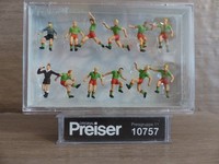 Preiser 10757 H0 Figuren FußBallmannschaft GrüNe Trikots Rote Hosen 1:87 In Ovp