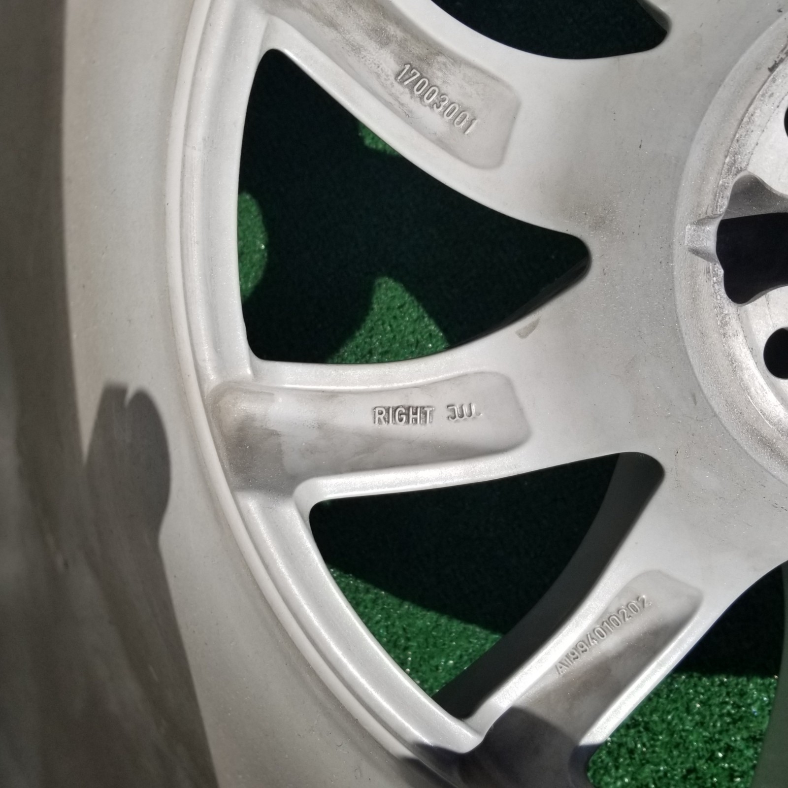 Factory OEM Mercedes Benz McLaren SLR Wheel AMG Right Front A1994010202 65342