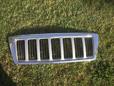 2004 Jeep Grand Cherokee Limited Grille