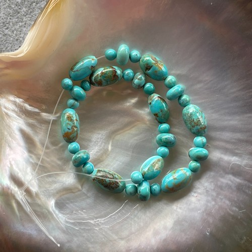 Kingman Mine (Arizona) Turquoise Oval & Roundish Beads, 7½" Long, 36.2 carats - Picture 6 of 15