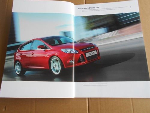 Ford Focus range original colour sales brochure - Picture 2 of 10
