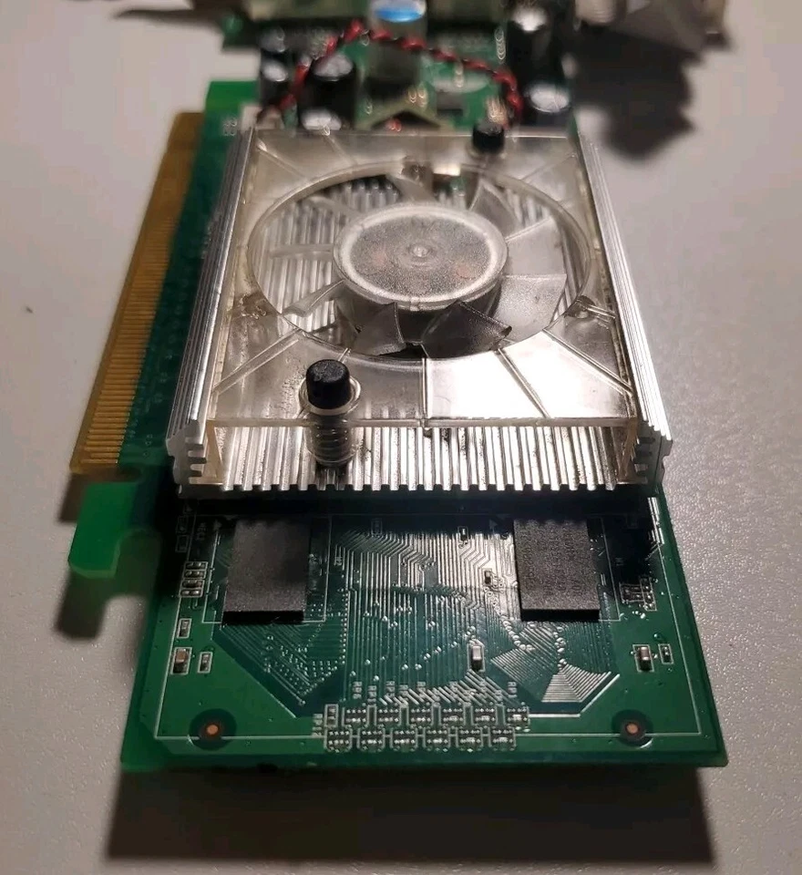 Dell NVIDIA WX093 GeForce 8300GS 128MB PCI-e Video Card.  Good Cleaned Pre-owned - Image 3 of 4