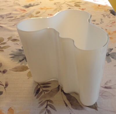 Vtg MCM Modern Iittala Finland Signed Aalto White Cased Glass 6 1/4'' Savoy Vase