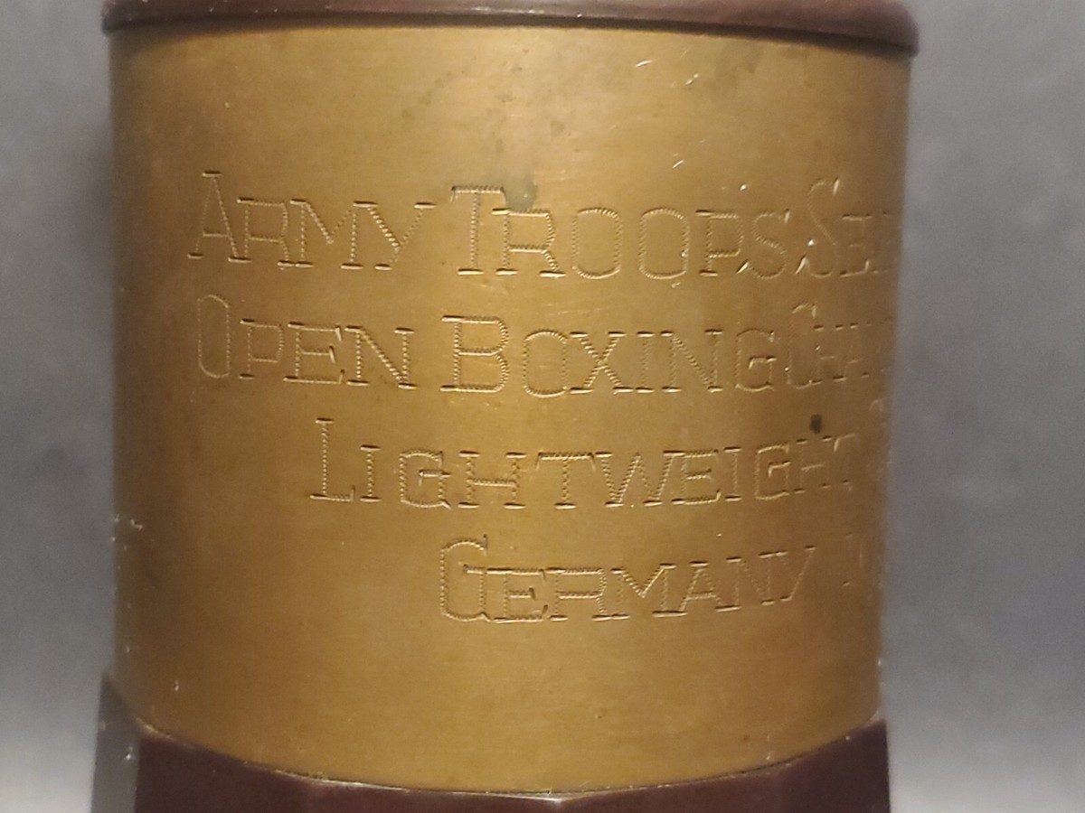 Trophée De Boxe Militaire 1953 – 7ème Armée Patton – Pièce Unique Vintage En Métal Doré