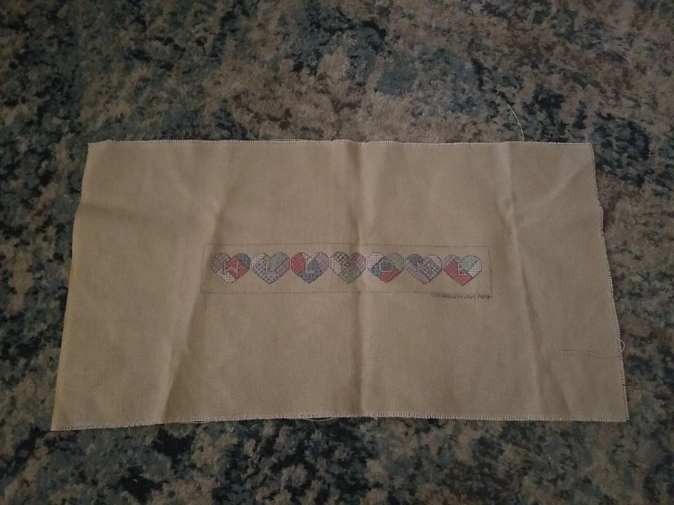 Punto de Cruz Bordado "Bienvenido" Corazones Cosidos con Amor Muestreador Multicolor  Foto 4 de 4