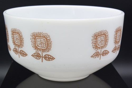 Vintage Federal Sunflower Milk Glass Serving/Mixing Bowl 3.5 Quart Heat Proof - Picture 2 of 5