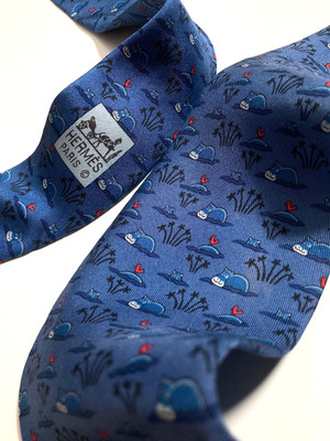 HERMES Vintage Hippopotamus & Oxpecker Bird In Swamp Water Tie High End Blue