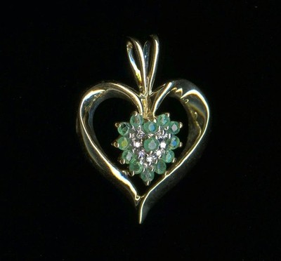 10K 2,05 Gramm 26mm Gelbgold grüner Smaragd & Diamant Cluster Herz Anhänger (LV