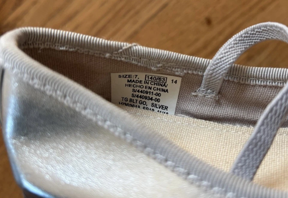 Pisos de ballet Baby Gap clásicos plateados - talla 7 Foto 3 de 3