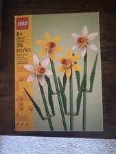 LEGO Botanical White Yellow Daffodils Flowers Set 40747 Sealed Unopened New