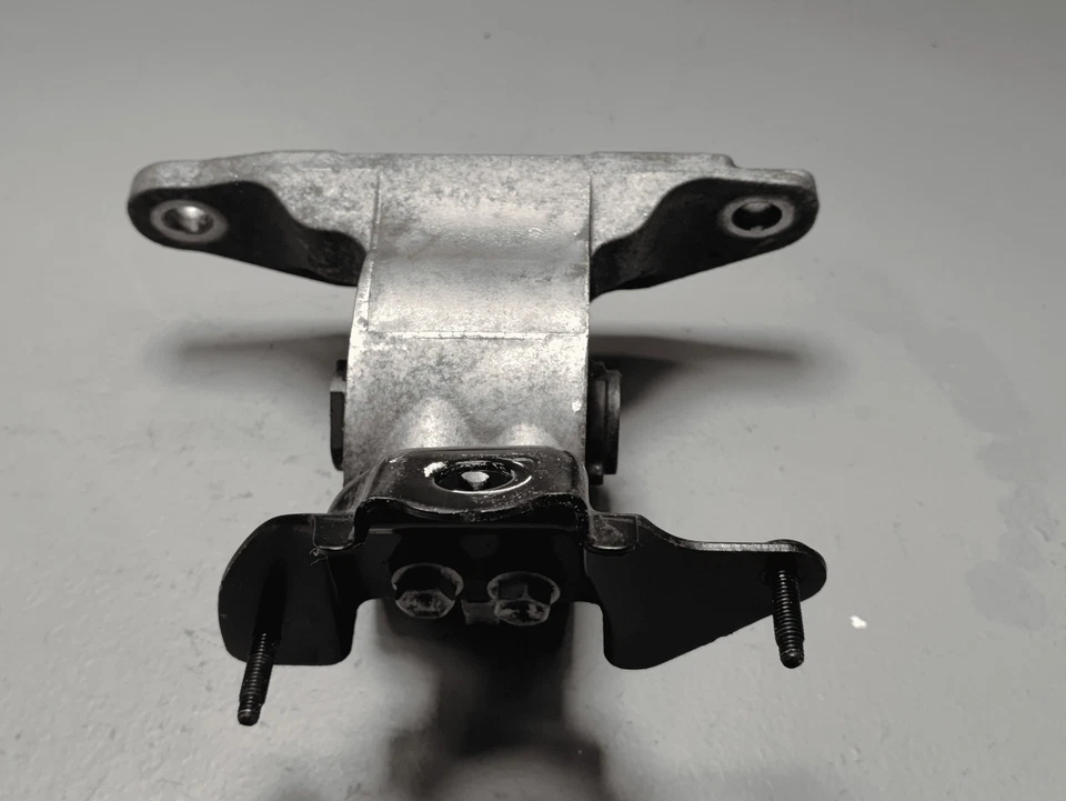 Оригинальный изолятор левого крепления автоматической коробки передач 2019-2025 Toyota RAV4 гибридный полный привод - Изображение 4 из 4