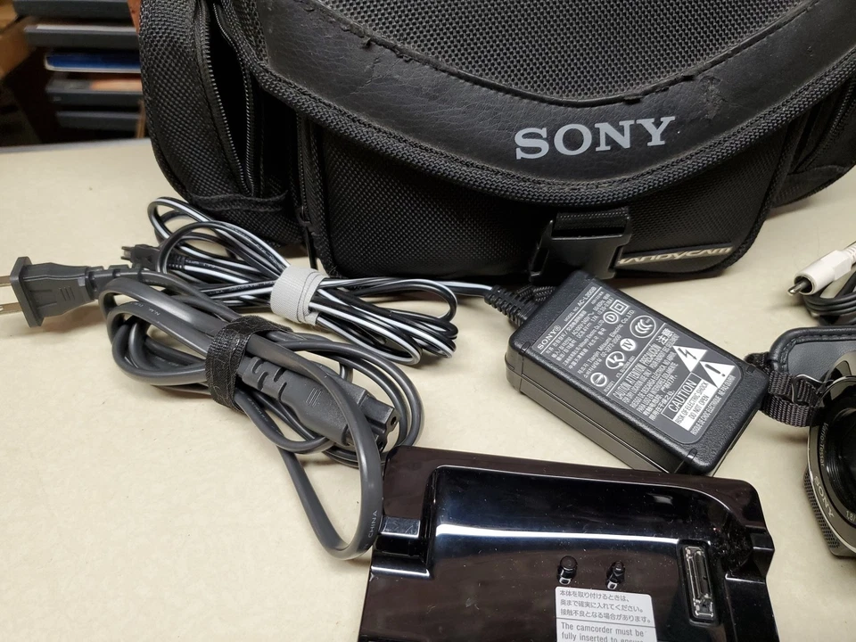 Sony Handycam DCR SR42 Camcorder 40x Optical Zoom 30GB HDD Bundle Tested Works - Image 3 of 4