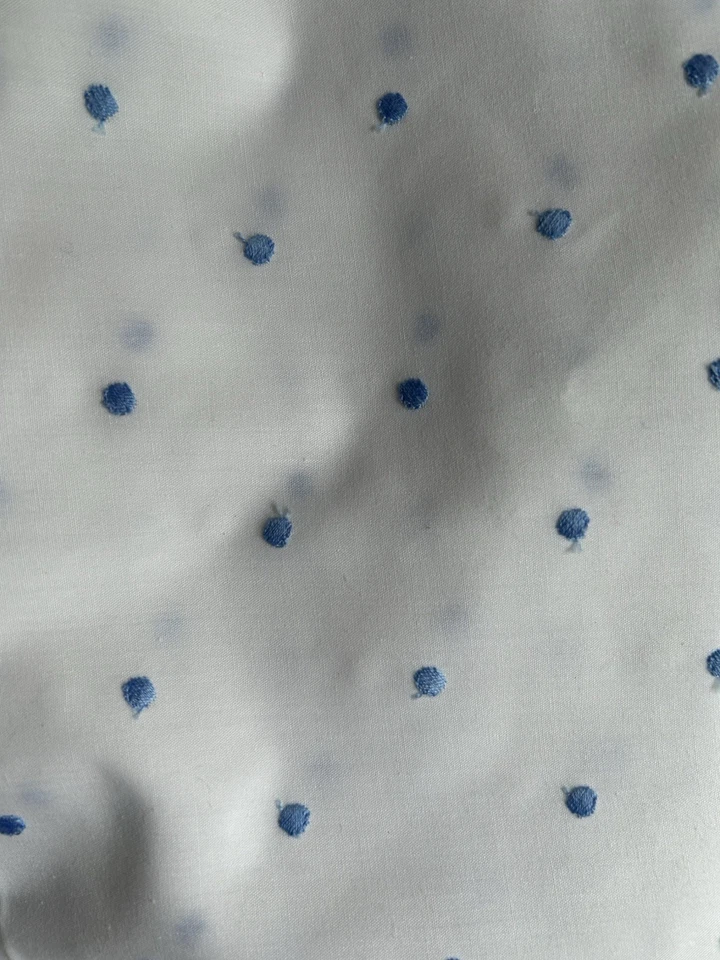 Tela transparente bordada en crema Cowtan & Tout de 2 3/4 yardas Foto 2 de 4