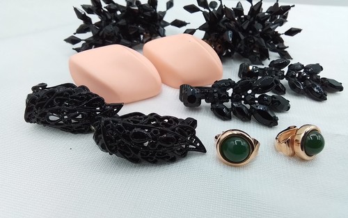 5 FUNKY LARGE BLACK PEACH 1 SMALL DAINTY GREEN CLIP-ON EARRINGS VINTAGE ESTATE - Picture 4 of 20