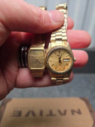 Lot 2 Vintage Womans Seiko Quartz Gold Tone Watches Day Date Dress As Is